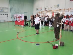 Obchody 100-lecia odzyskania niepodległości przez Polskę w naszej szkole-apel